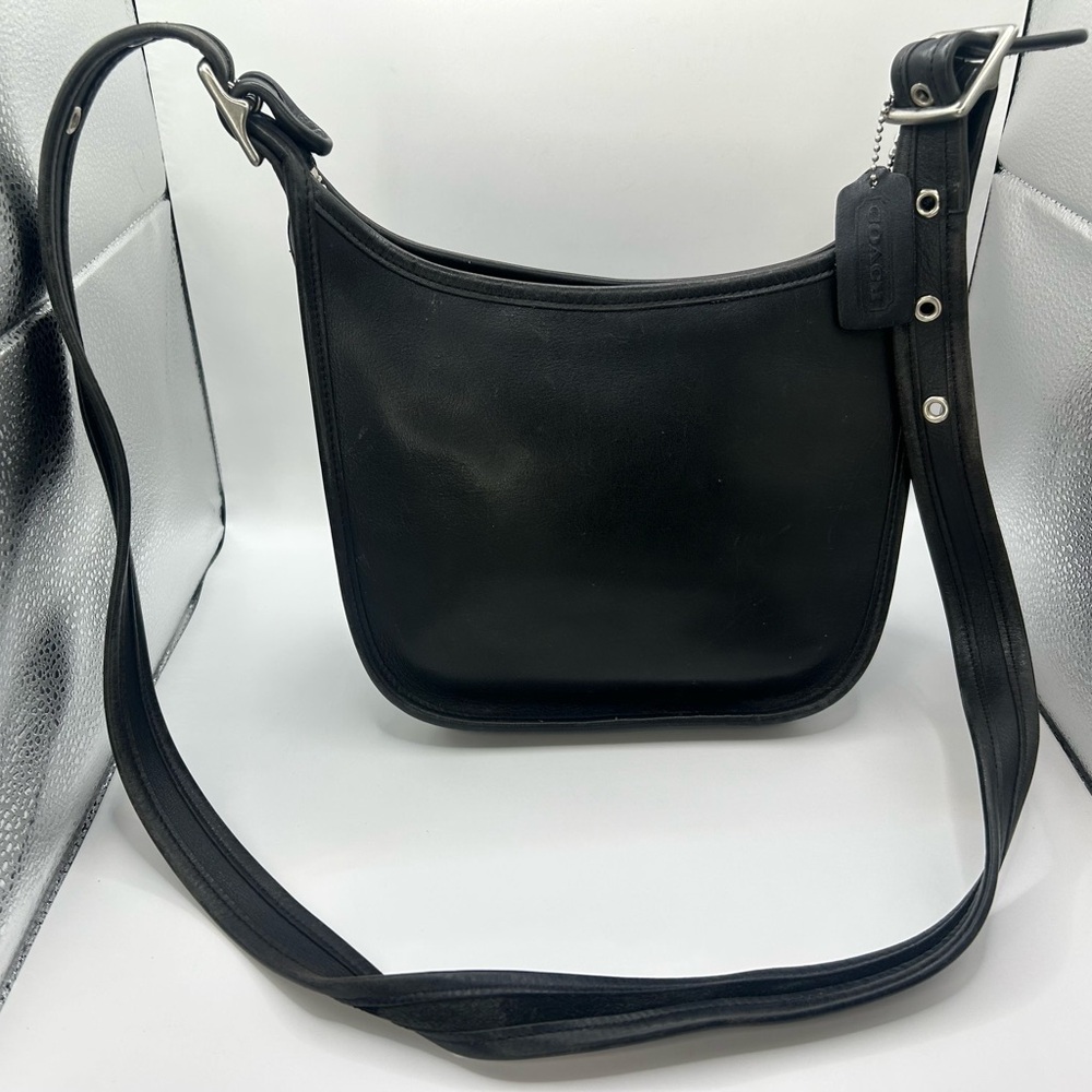 Coach Vintage Legacy Janice 9950 Black Glove Tanned Leather Crossbody Bag Purse